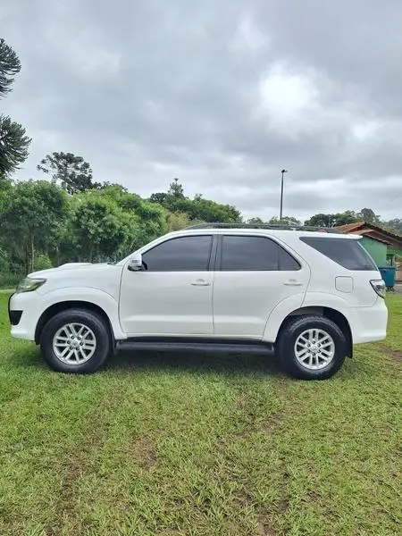 Carro Toyota Hilux SW4 2013 SRV 3.0 4X4 (7 Lugares)
