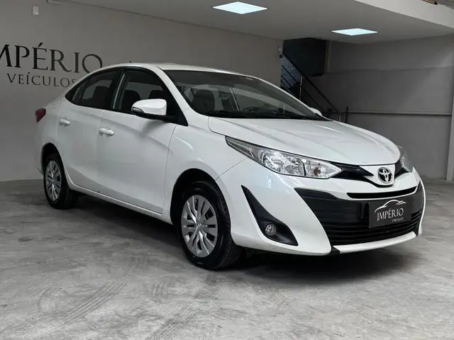 Carro Toyota Yaris Sedan 2021 1.5 XL Live (Flex)