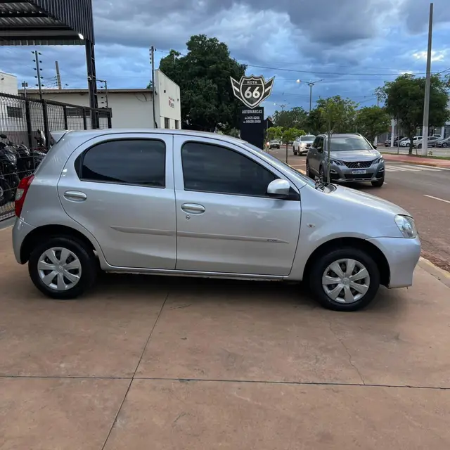 Carro Toyota Etios 2015 X 1.3 (Flex)