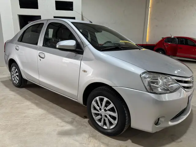 Carro Toyota Etios Sedan 2014 XS 1.5 (Flex)