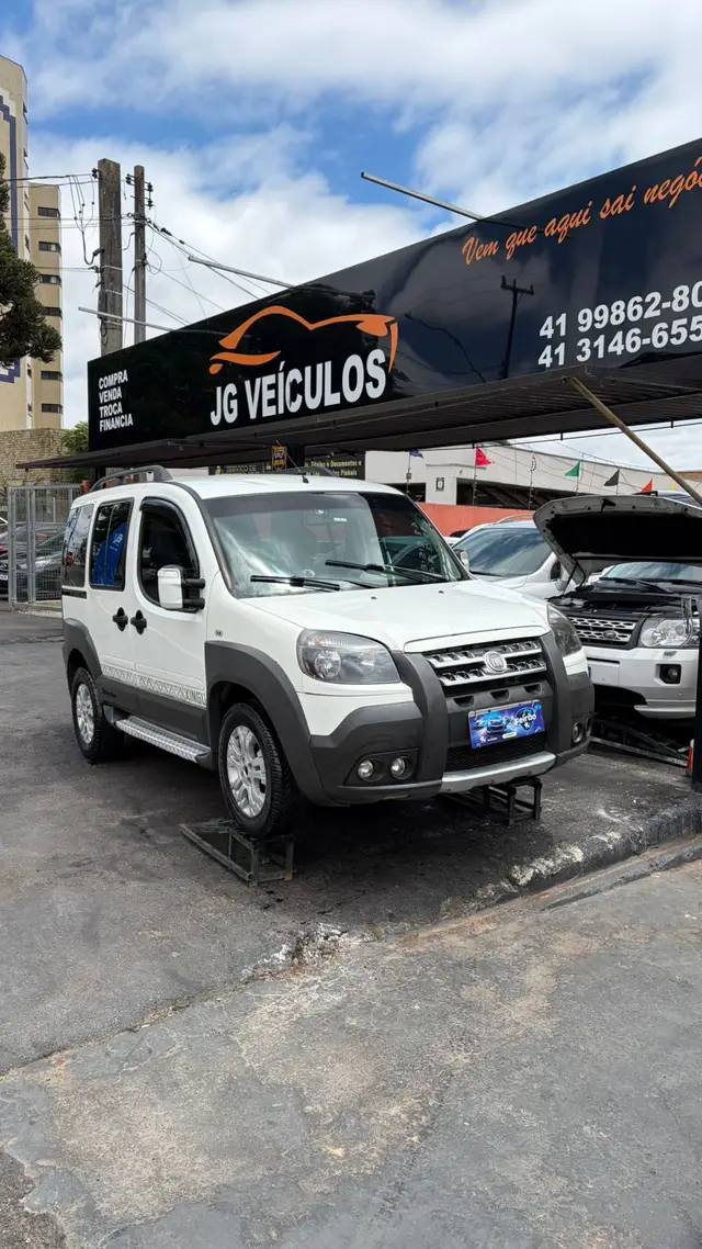 Carro Fiat Doblò 2013 Adventure 1.8 16V (Flex)