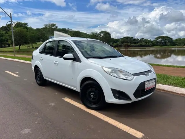 Carro Ford Fiesta Hatch 2014 SE Rocam 1.6 (Flex)