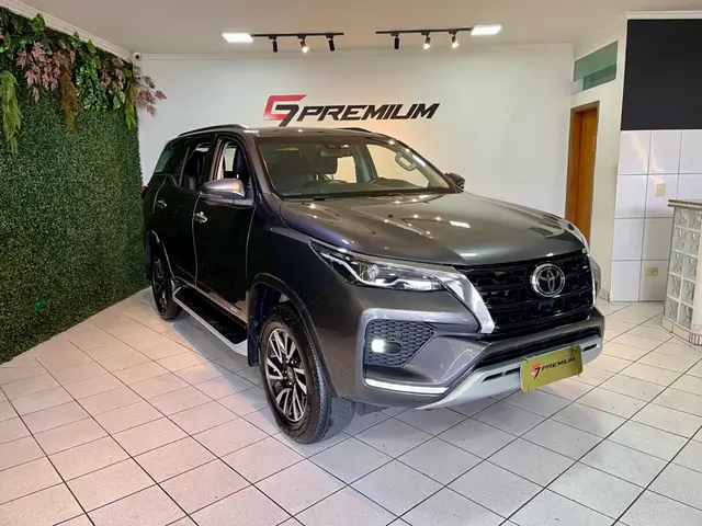 Carro Toyota SW4 2021 SRX 2.8 turbodiesel 7L 4x4 (Aut)