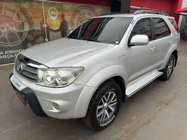 Carro Toyota Hilux SW4 2010 SR 4x2 2.7 VVT-i (aut)