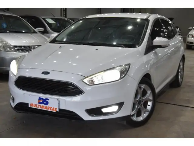 Carro Ford Focus Hatch 2017 SE Plus 2.0 PowerShift