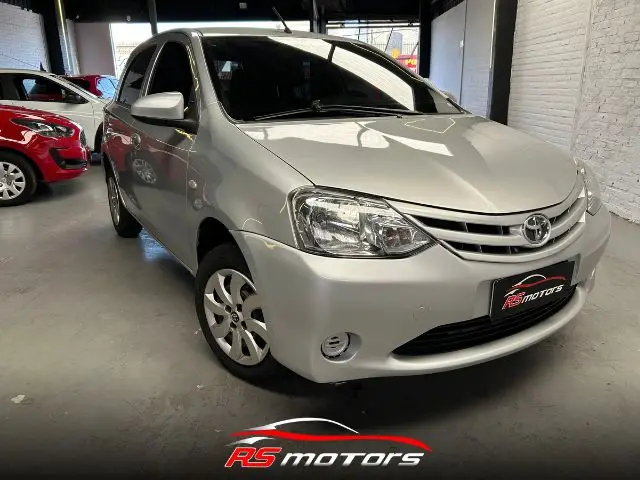 Carro Toyota Etios 2014 X 1.3 (Flex)
