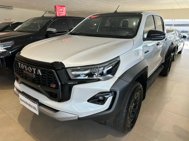Carro Toyota Hilux Cabine Dupla 2024 GR-Sport 4x4 2.8 Diesel