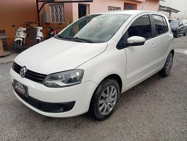 Carro Volkswagen Fox 2013 1.0 TEC (Flex) 4p