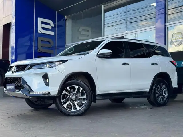 Carro Toyota Hilux SW4 2024 SRX Plat. 4x4 2.8 TB Diesel Automatico.