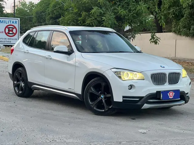Carro BMW X1 2014 2.0 sDrive20i (Aut)