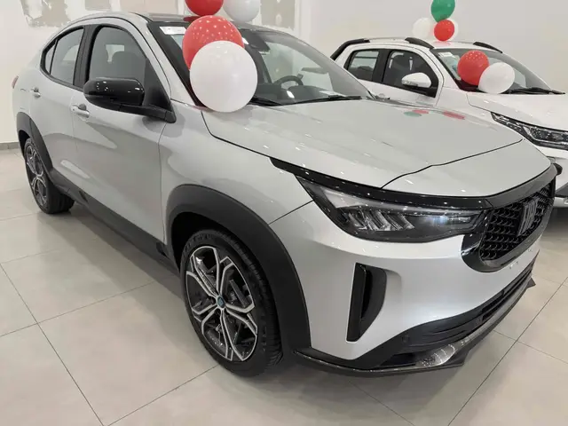 Carro Fiat Fastback 2026 Turbo 200