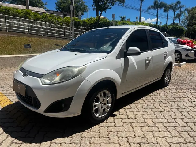 Carro Ford Fiesta Sedan 2014 SE Plus 1.6 RoCam (Flex)