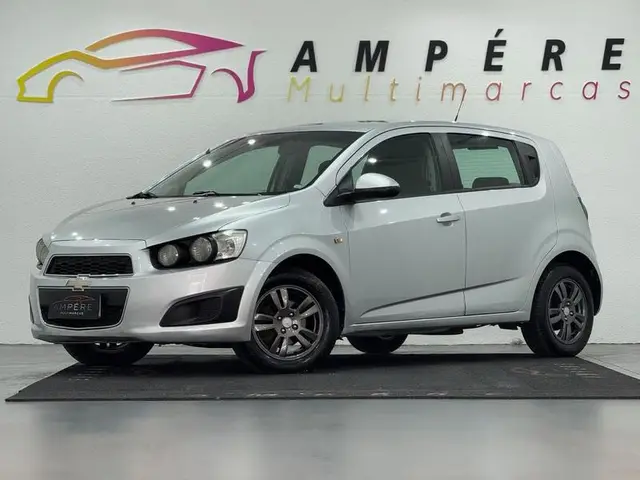 Carro Chevrolet Sonic 2014 Hatch LT 1.6
