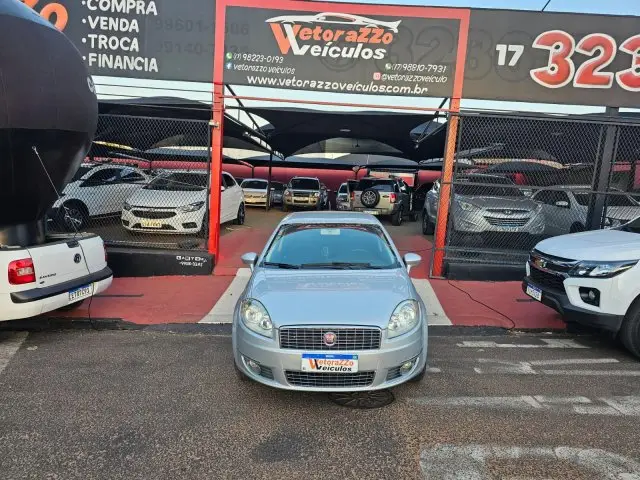 Carro Fiat Linea 2012 Essence 1.8 16V (Flex)