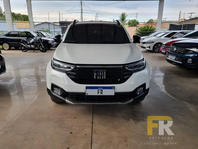 Carro Fiat Strada 2024 Volcano 1.3 Flex 8V CD Aut.