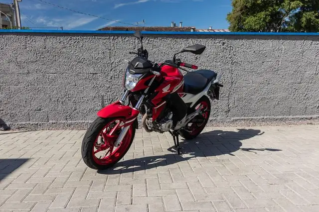 Moto Honda CB 250F Twister 2022 (CBS)