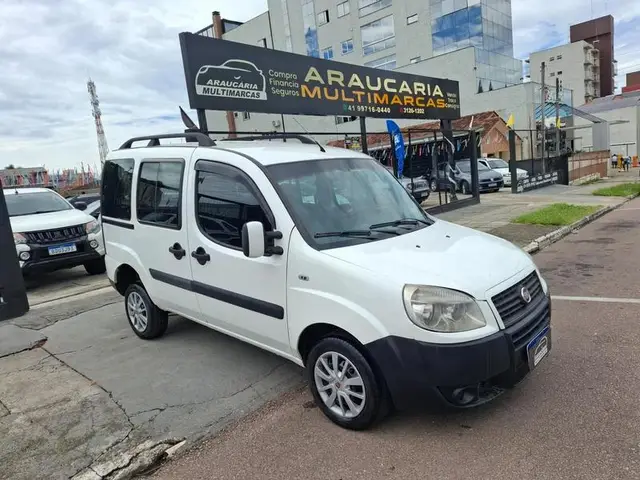 Carro Fiat Doblò 2016 Essence 1.8 16V (Flex)