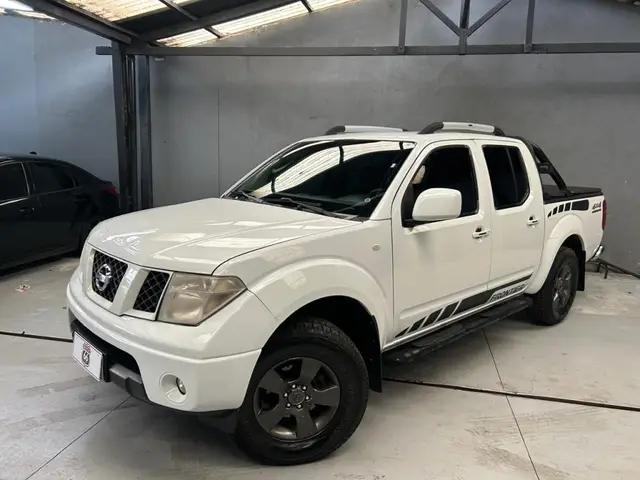 Carro Nissan Frontier 2013 XE 4x4 2.5 16V (cab. dupla)