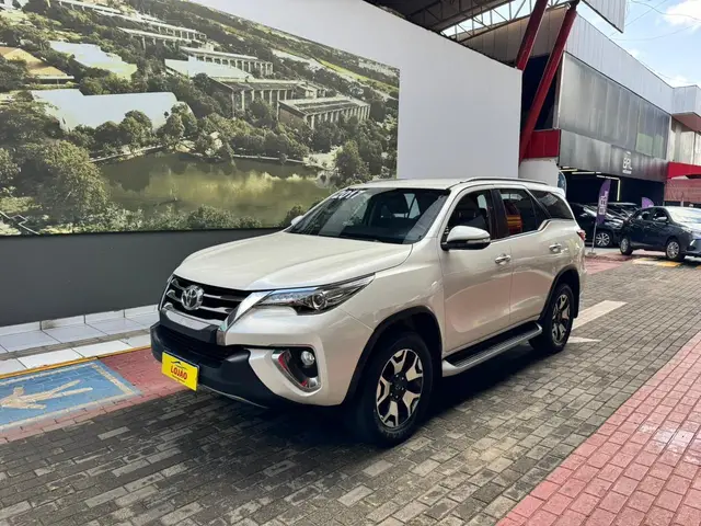 Carro Toyota SW4 2017 2.8 TDI SRX 7L 4x4 (Aut)