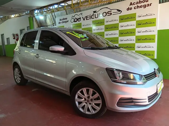 Carro Volkswagen Fox 2016 1.0 MPI Trendline (Flex)