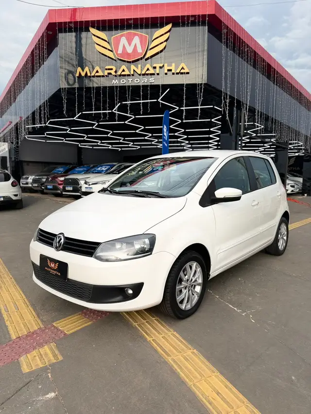 Carro Volkswagen Fox 2014 1.0 TEC (Flex) 4p