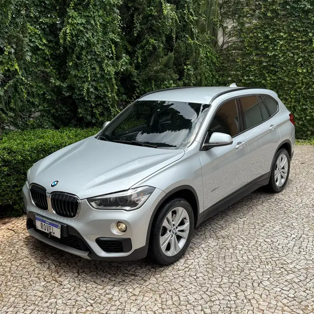 Carro BMW X1 2017 2.0 sDrive20i X-Line ActiveFlex