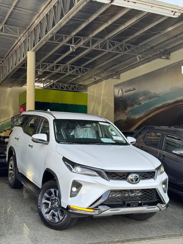 Carro Toyota SW4 2026 SRX Platinum 2.8 Turbodiesel 4x4 (Aut.) (7 Lugares)