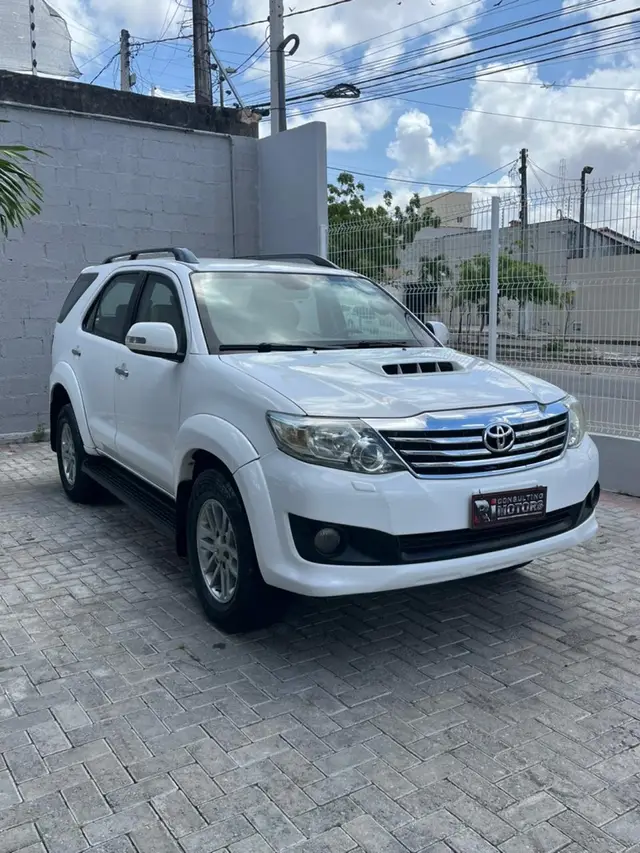 Carro Toyota Hilux SW4 2013 SRV 3.0 TDI 4X4 (5 Lugares)