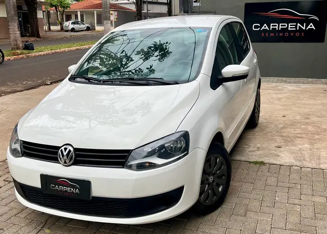 Carro Volkswagen Fox 2014 1.0 TEC (Flex) 4p