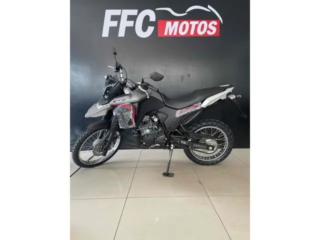 Moto Yamaha XTZ 250 Lander 2025 Connected