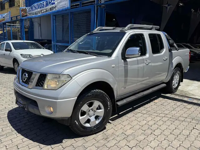 Carro Nissan Frontier 2011 LE 4x4 2.5 16V (cab. dupla)