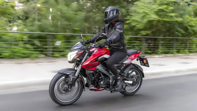 Moto Bajaj Dominar 160 2026 NS160