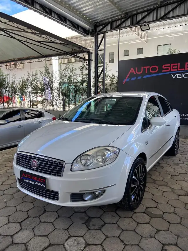 Carro Fiat Linea 2014 Absolute 1.8 16V Dualogic (Flex)