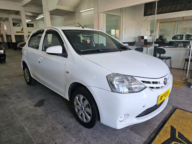 Carro Toyota Etios 2014 X 1.3 (Flex)
