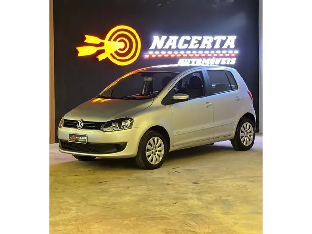 Carro Volkswagen Fox 2014 1.0 TEC (Flex) 4p