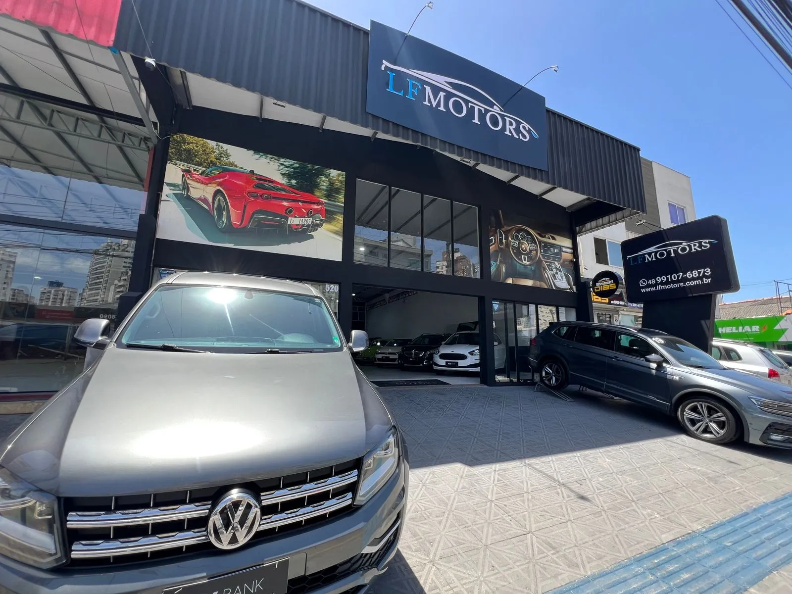 Fachada da loja Veículos à venda em LF MOTORS COMERCIO DE VEICULOS LTDA - São José - SC