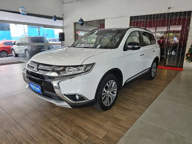 Carro Mitsubishi Outlander 2016 2.2 DI-D 4WD (Aut)