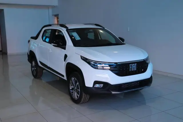 Carro Fiat Strada 2025 Volcano 1.3