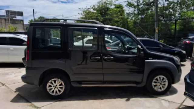 Carro Fiat Doblò 2015 Adventure 1.8 16V (Flex)