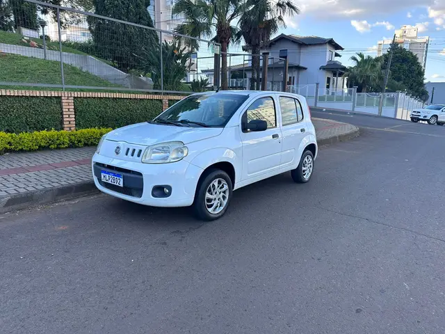 Carro Fiat Uno 2014 Vivace College 1.0 8V (Flex) 4p