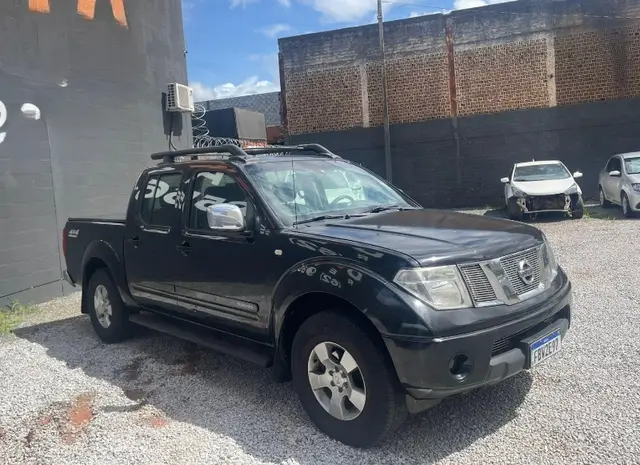 Carro Nissan Frontier 2012 LE 4x4 2.5 16V (cab. dupla)