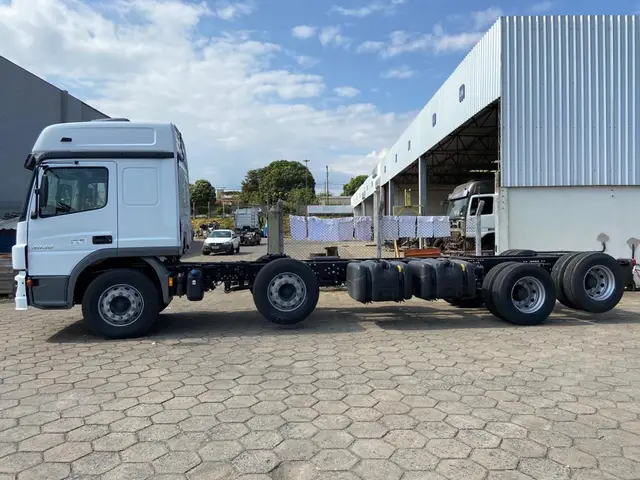 Carro Mercedes-Benz Atego 2021 3030/48 8X2
