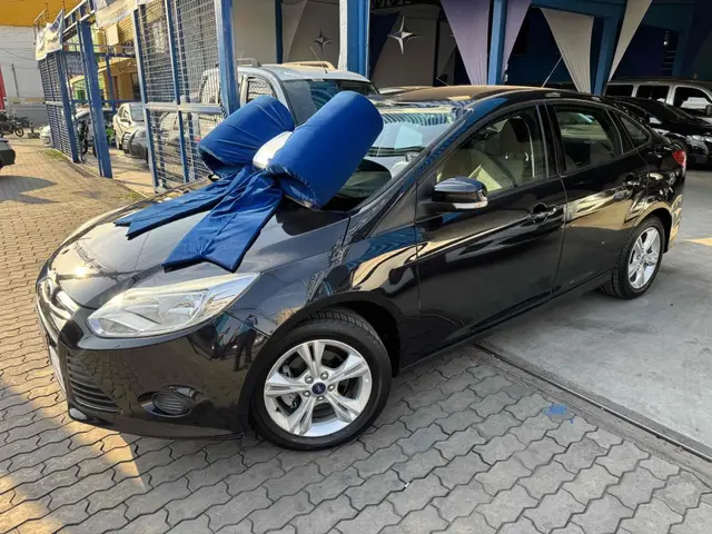 Carro Ford Focus Hatch 2015 SE 2.0 16V PowerShift