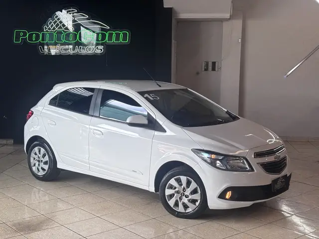 Carro Chevrolet Onix 2015 1.4 LT SPE/4 (Aut)