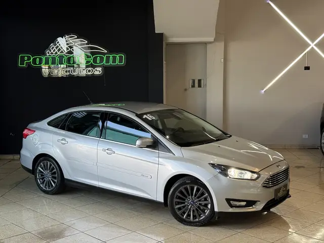 Carro Ford Focus Sedan 2016 Titanium 2.0 PowerShift
