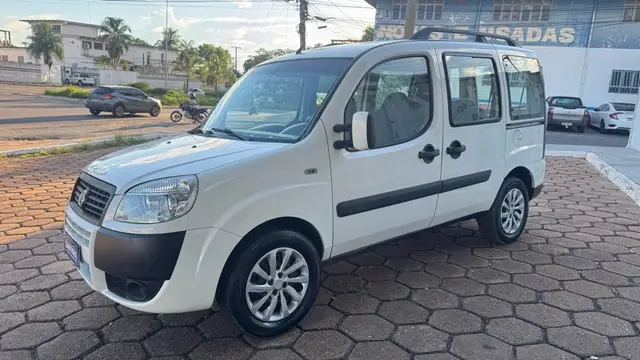 Carro Fiat Doblò 2016 Essence 1.8 16V (Flex)