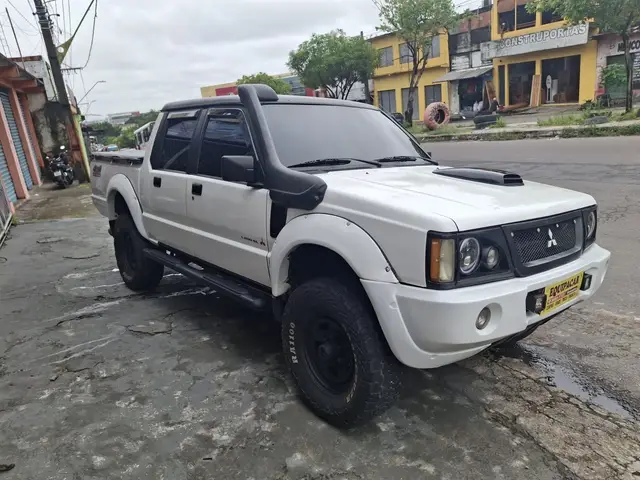 Carro Mitsubishi L200 2005 L 200 GL 4x4 2.5 Turbo (nova série) (cab. dupla)