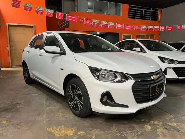 Carro Chevrolet Onix 2024 LT 1.0