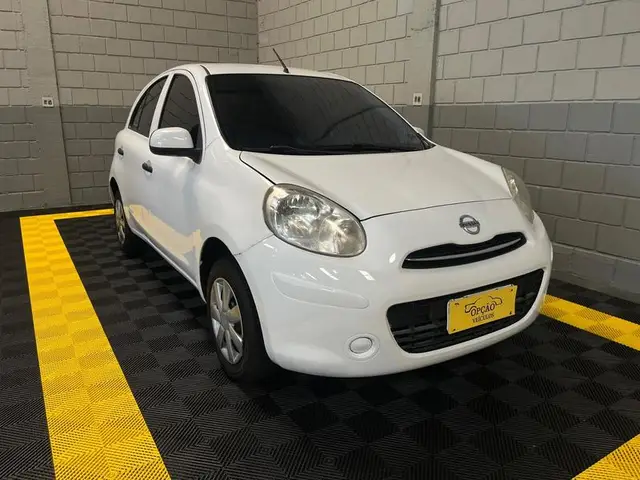 Carro Nissan March 2013 1.0 16V (Flex)