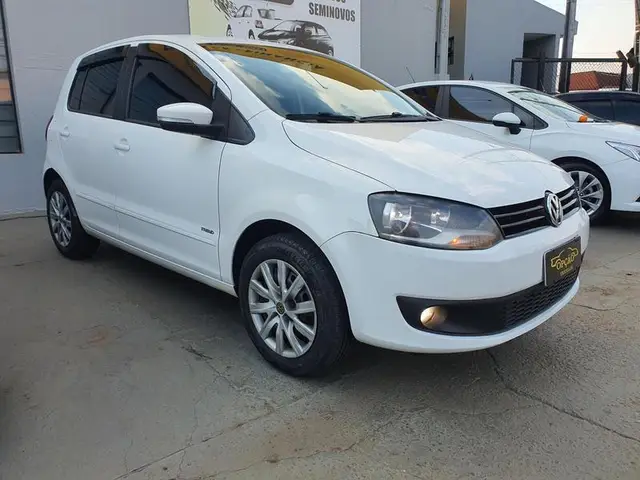 Carro Volkswagen Fox 2014 1.0 TEC (Flex) 4p